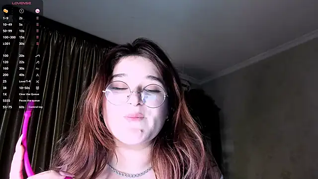 Snapshot of July_Slowdive chatting on January 6, 2025, 2:25 pm July Slowdive online show from January 6, 2025, 2:25 pm