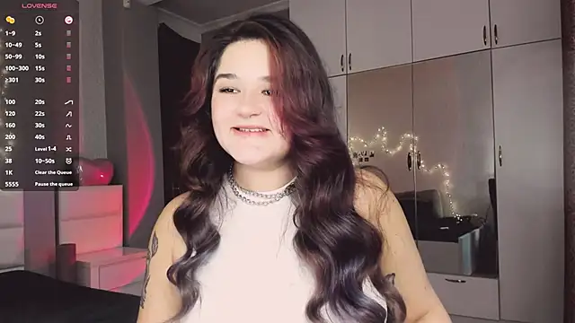 Snapshot of July_Slowdive chatting on October 27, 2025, 11:44 am July Slowdive online show from October 27, 2025, 11:44 am