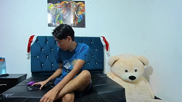 AXEL AND THOMAS online show from December 22, 2024, 1:44 pm