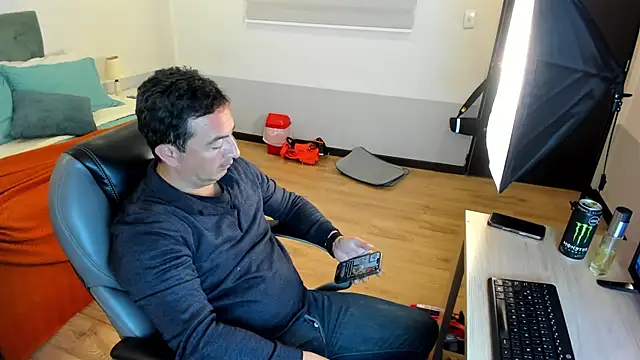 Sam and molly  online show from February 13, 2025, 7:31 pm