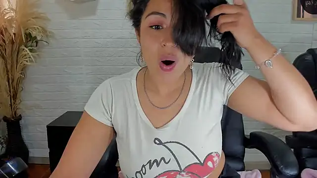 Aisha 09 online show from March 5, 2025, 2:34 pm