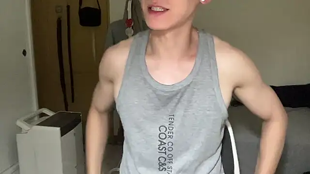 Snapshot of tomtom_henry chatting on October 23, 2025, 4:16 pm tomtom henry online show from October 23, 2025, 4:16 pm