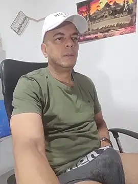 Snapshot of latinmartin73 chatting on November 19, 2025, 12:05 pm latinmartin73 online show from November 19, 2025, 12:05 pm