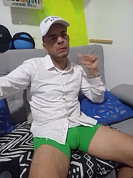 Snapshot of latinmartin73 chatting on October 14, 2025, 10:53 pm latinmartin73 online show from October 14, 2025, 10:53 pm