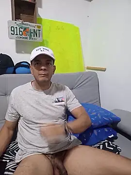 Snapshot of latinmartin73 chatting on October 21, 2025, 1:16 am latinmartin73 online show from October 21, 2025, 1:16 am