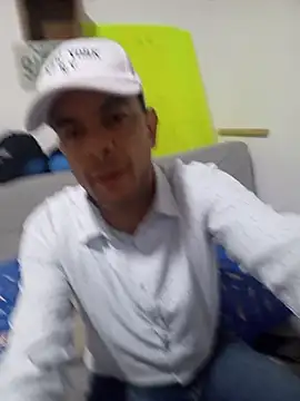 Snapshot of latinmartin73 chatting on October 24, 2025, 12:09 am latinmartin73 online show from October 24, 2025, 12:09 am