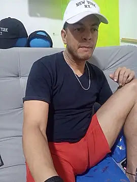 Snapshot of latinmartin73 chatting on October 25, 2025, 5:35 pm latinmartin73 online show from October 25, 2025, 5:35 pm