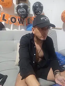 Snapshot of latinmartin73 chatting on October 28, 2025, 11:47 pm latinmartin73 online show from October 28, 2025, 11:47 pm