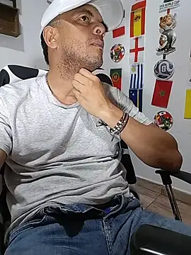 latinmartin73 online show from June 29, 2026, 4:41 am