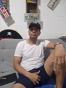 Snapshot of latinmartin73 chatting on November 6, 2025, 10:47 pm latinmartin73 online show from November 6, 2025, 10:47 pm