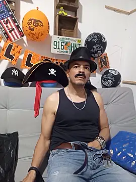 Snapshot of latinmartin73 chatting on October 31, 2025, 12:40 am latinmartin73 online show from October 31, 2025, 12:40 am