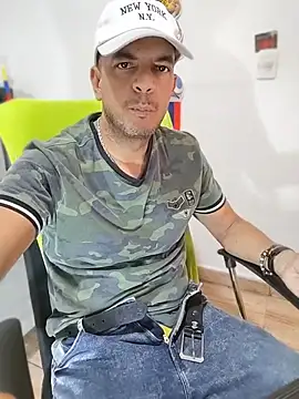 latinmartin73 online show from July 13, 2026, 4:28 pm