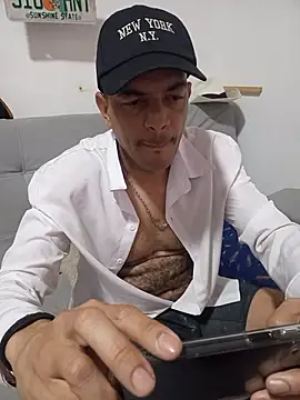 Snapshot of latinmartin73 chatting on November 2, 2025, 7:08 pm latinmartin73 online show from November 2, 2025, 7:08 pm