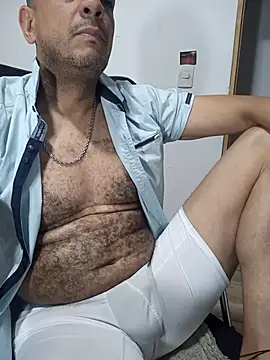 latinmartin73 online show from February 1, 2026, 2:32 am