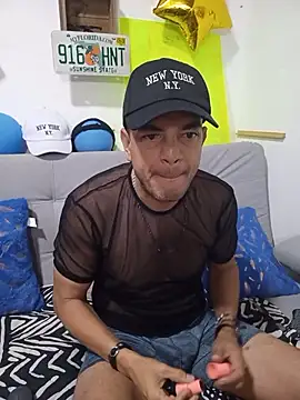 Snapshot of latinmartin73 chatting on October 11, 2025, 2:34 am latinmartin73 online show from October 11, 2025, 2:34 am