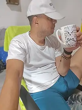 latinmartin73 online show from July 16, 2026, 1:13 am