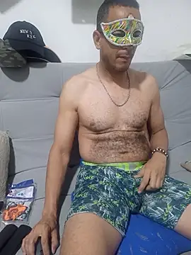 Snapshot of latinmartin73 chatting on November 9, 2025, 8:35 pm latinmartin73 online show from November 9, 2025, 8:35 pm