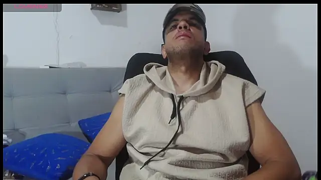 latinmartin73 online show from May 24, 2026, 2:44 am