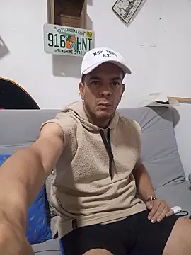 Snapshot of latinmartin73 chatting on November 8, 2025, 9:18 pm latinmartin73 online show from November 8, 2025, 9:18 pm