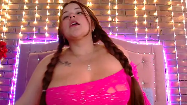 dulcevegga online show from February 6, 2025, 1:49 am