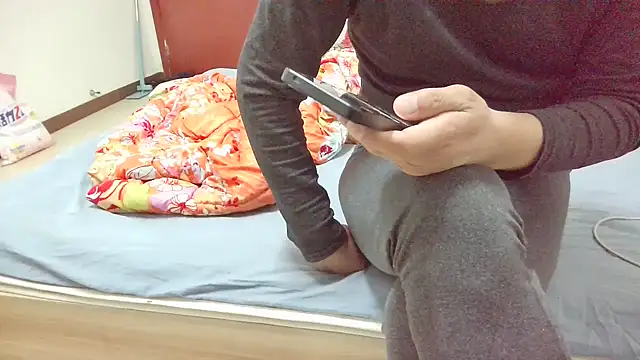 huzi518 online show from December 17, 2025, 3:50 pm