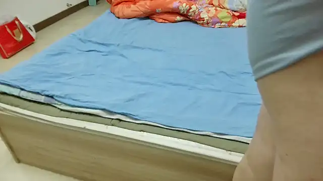 huzi518 online show from October 15, 2025, 12:57 pm