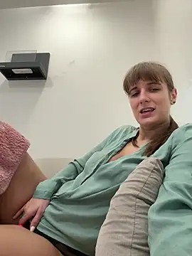 jennifer11772 online show from March 25, 2026, 11:31 am