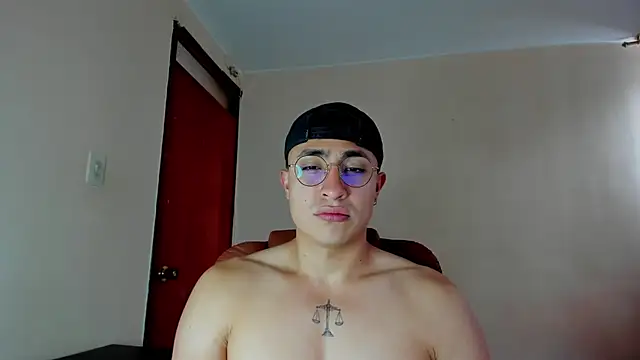 Leoknight online show from February 9, 2025, 8:02 pm