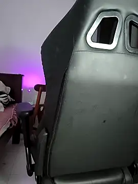 Kiitygirl online show from April 17, 2026, 1:52 am