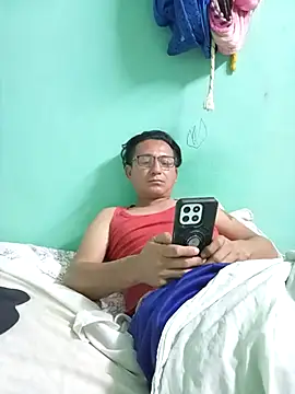 Andresguz35 online show from March 9, 2026, 4:05 am