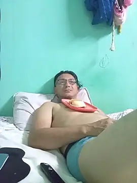 Andresguz35 online show from March 11, 2026, 4:39 am