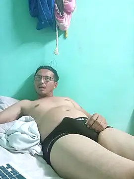 Andresguz35 online show from March 4, 2026, 4:42 am