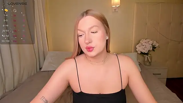 Emma  Leee online show from January 28, 2025, 12:57 am
