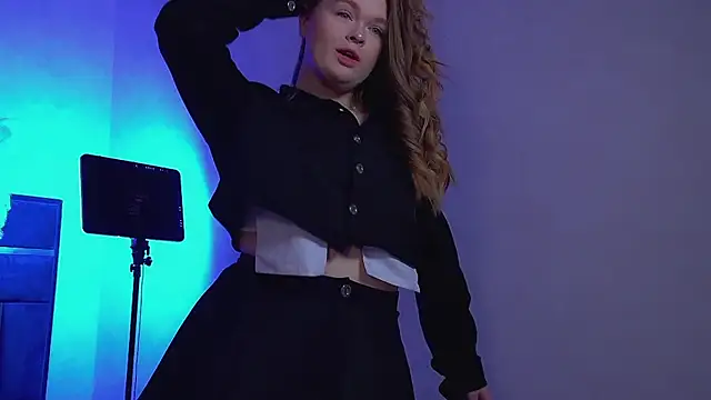 CrystalLyons online show from March 22, 2026, 6:26 am