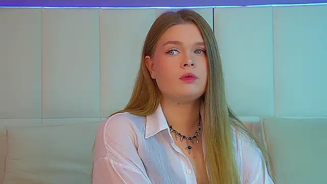 CrystalLyons online show from November 29, 2025, 6:13 am