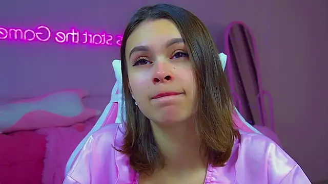 Snapshot of PollyLanders chatting on October 12, 2025, 6:31 pm PollyLanders online show from October 12, 2025, 6:31 pm