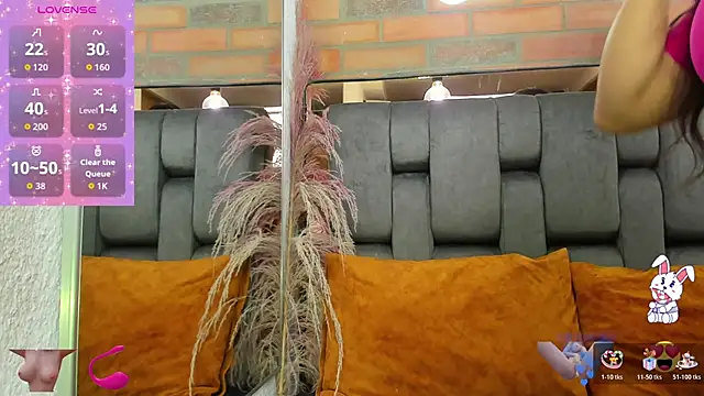 JESSYCORTES online show from December 17, 2025, 4:23 pm