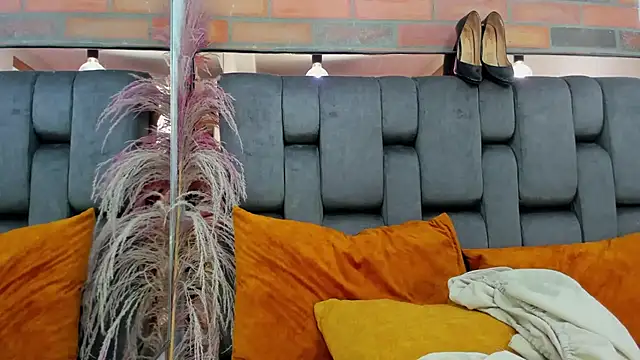 JESSYCORTES online show from December 19, 2025, 4:53 pm