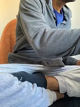 Lucascacaca online show from March 27, 2026, 9:43 am