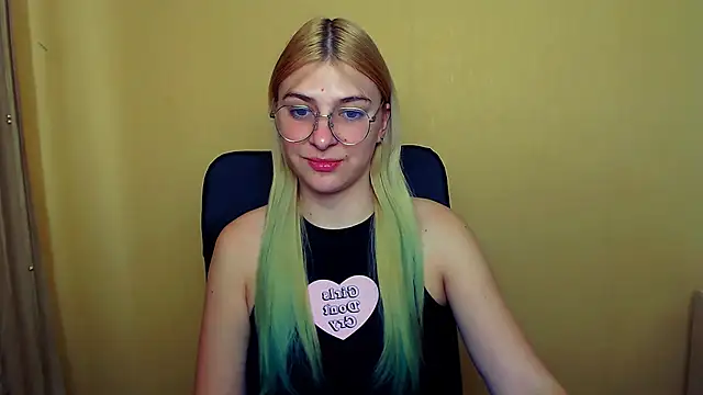 Luna Lush  online show from January 13, 2025, 11:30 am