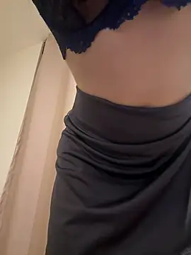 Snapshot of Sarah_cam06 chatting on May 1, 2026, 2:27 am Sarah cam06 online show from May 1, 2026, 2:27 am
