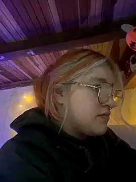 SophiaWeestt99 online show from November 20, 2025, 3:07 am