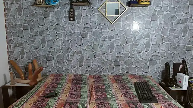 Aynle-toms online show from November 19, 2025, 12:32 am