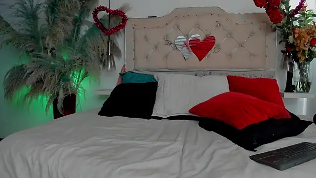 Samanthahavery44 online show from April 15, 2026, 7:58 pm