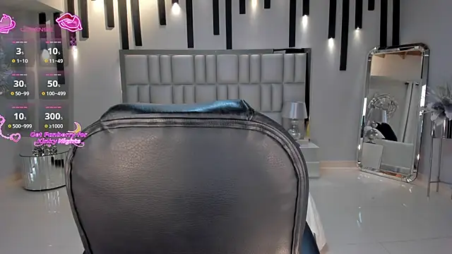 RebeccaHudson online show from November 30, 2025, 5:58 pm