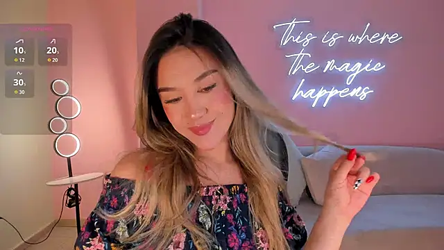 RebeccaHudson online show from October 30, 2025, 7:22 pm