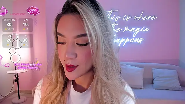 RebeccaHudson online show from March 3, 2026, 8:16 pm