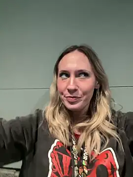 M1ssyk1ssy online show from December 30, 2024, 5:13 pm