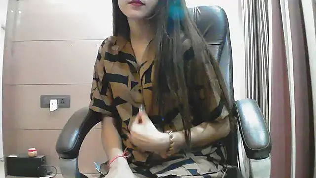 collage hoty online show from October 10, 2025, 5:14 pm