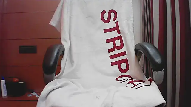 Snapshot of collage_hoty chatting on December 17, 2025, 4:56 pm collage hoty online show from December 17, 2025, 4:56 pm